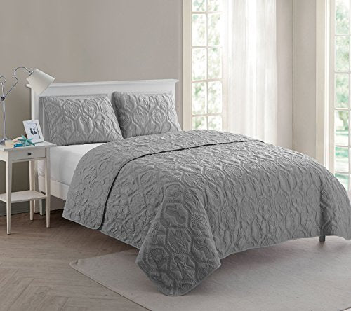 VCNY Home King Quilt Set : Charming Beach Bedding Design, Lighweight Luxurious Microfiber in Grey ; 3 pc Set Includes Reversible Quilt, 2 Pillow Shams